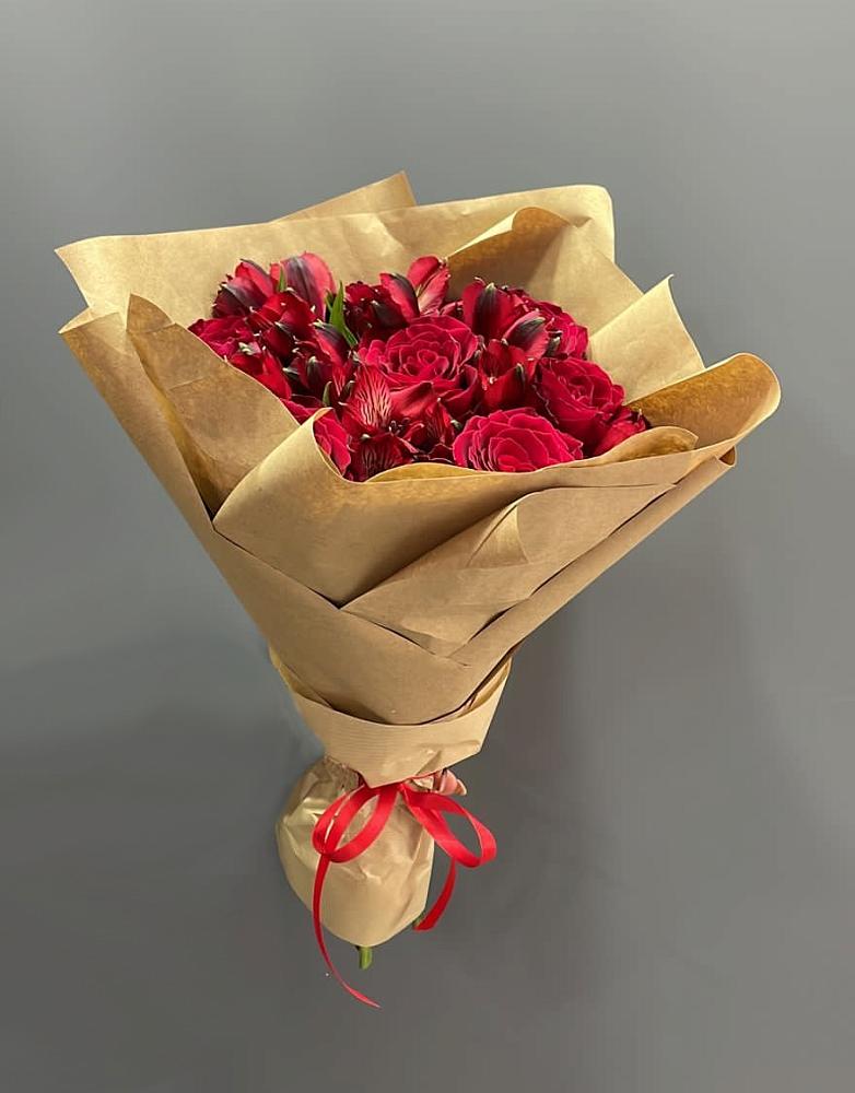 Букет цветов из: Альстромерии и Розы в Атажукино