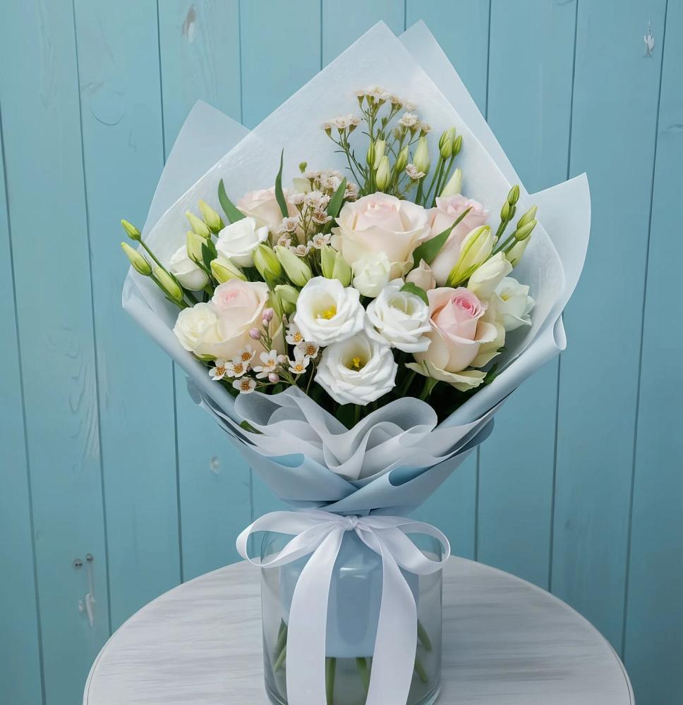 Букет цветов из: Розы и Лизиантусы в Атажукино