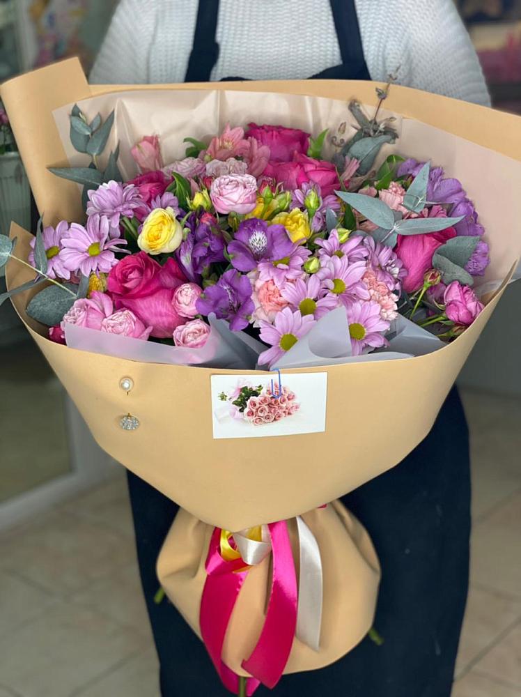 Букет цветов из: Хризантемы, Гвоздики и Альстромерии в Атажукино