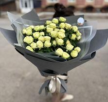 Букет Белые кустовые розы Солинеро в Атажукино