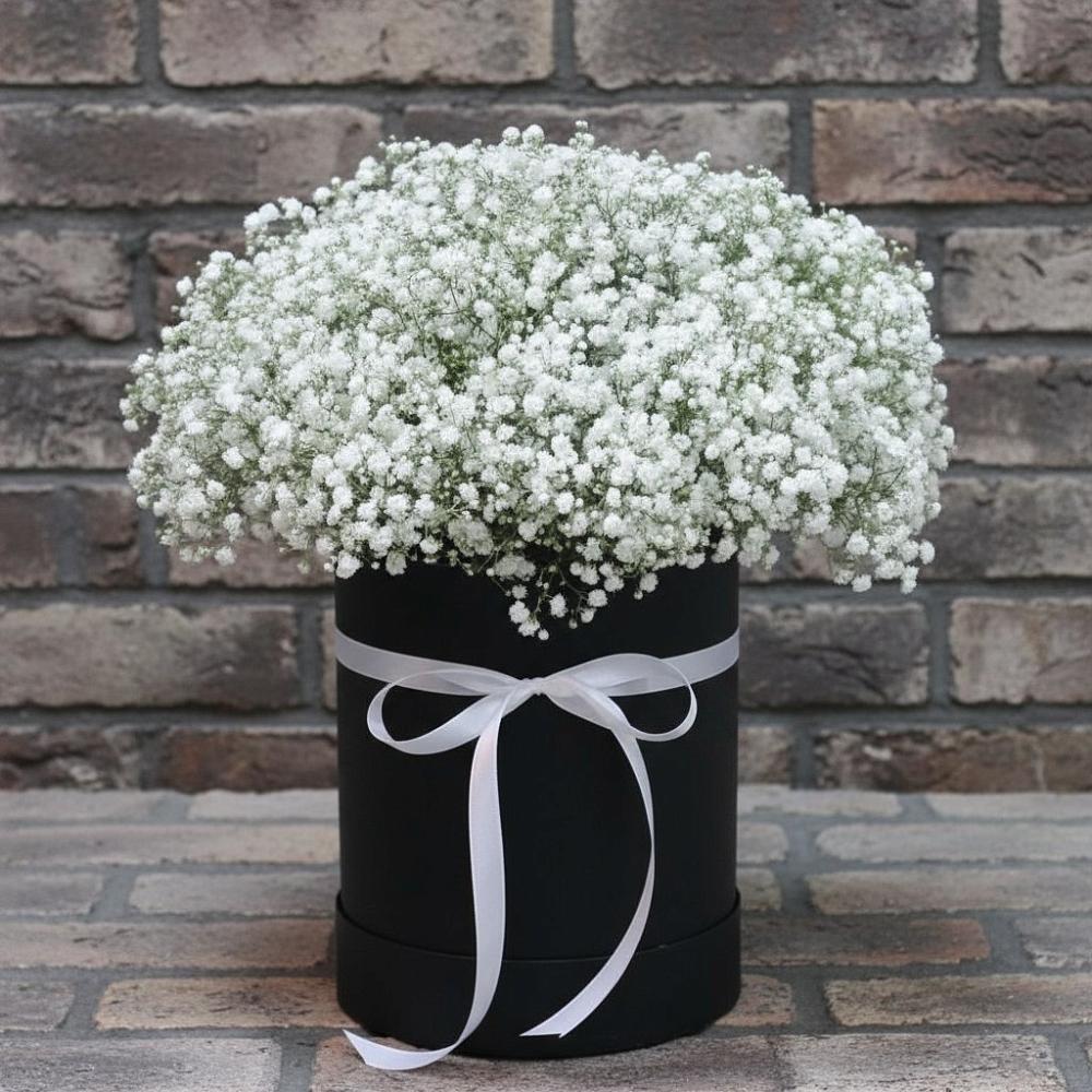 Цветочная композиция из Гипсофила в шляпной коробке в Атажукино