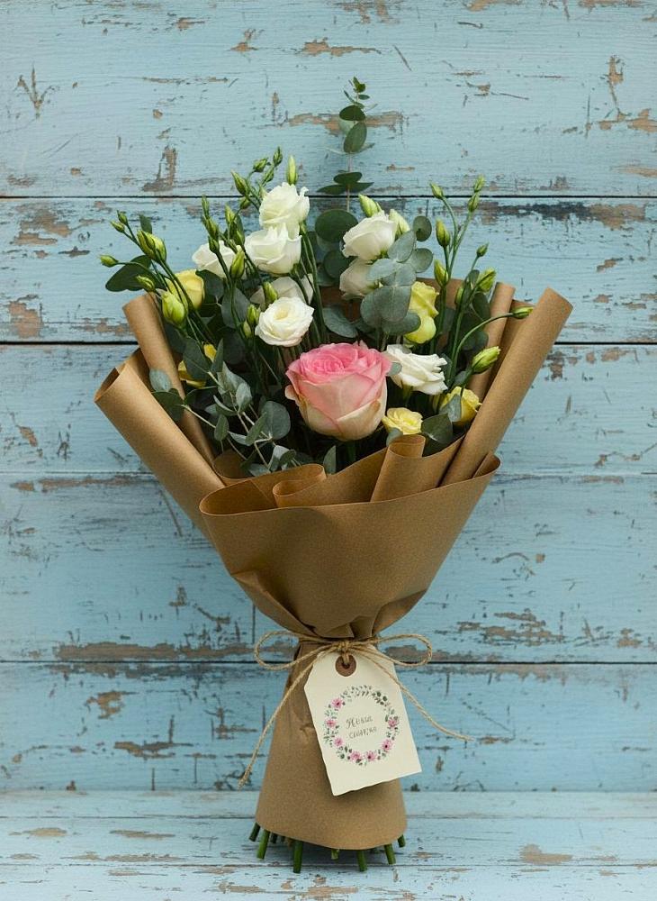 Букет цветов из: Розы и Лизиантусы в Атажукино