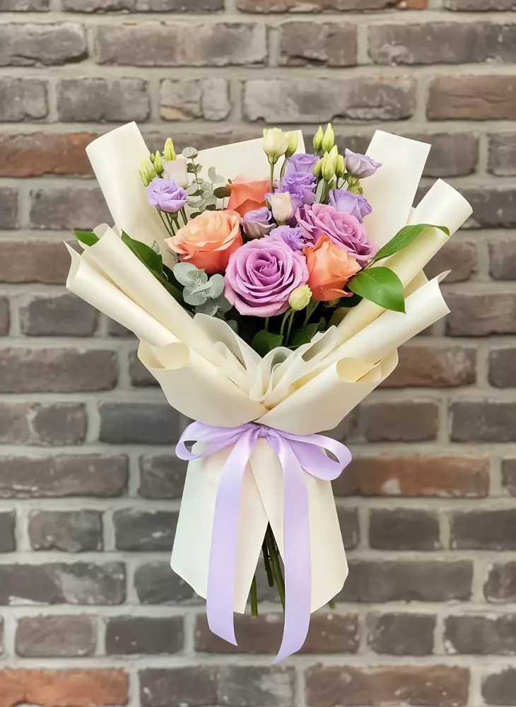 Букет цветов из: Лизиантусы и Розы в Атажукино