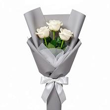 Букет 3 белые розы в Атажукино