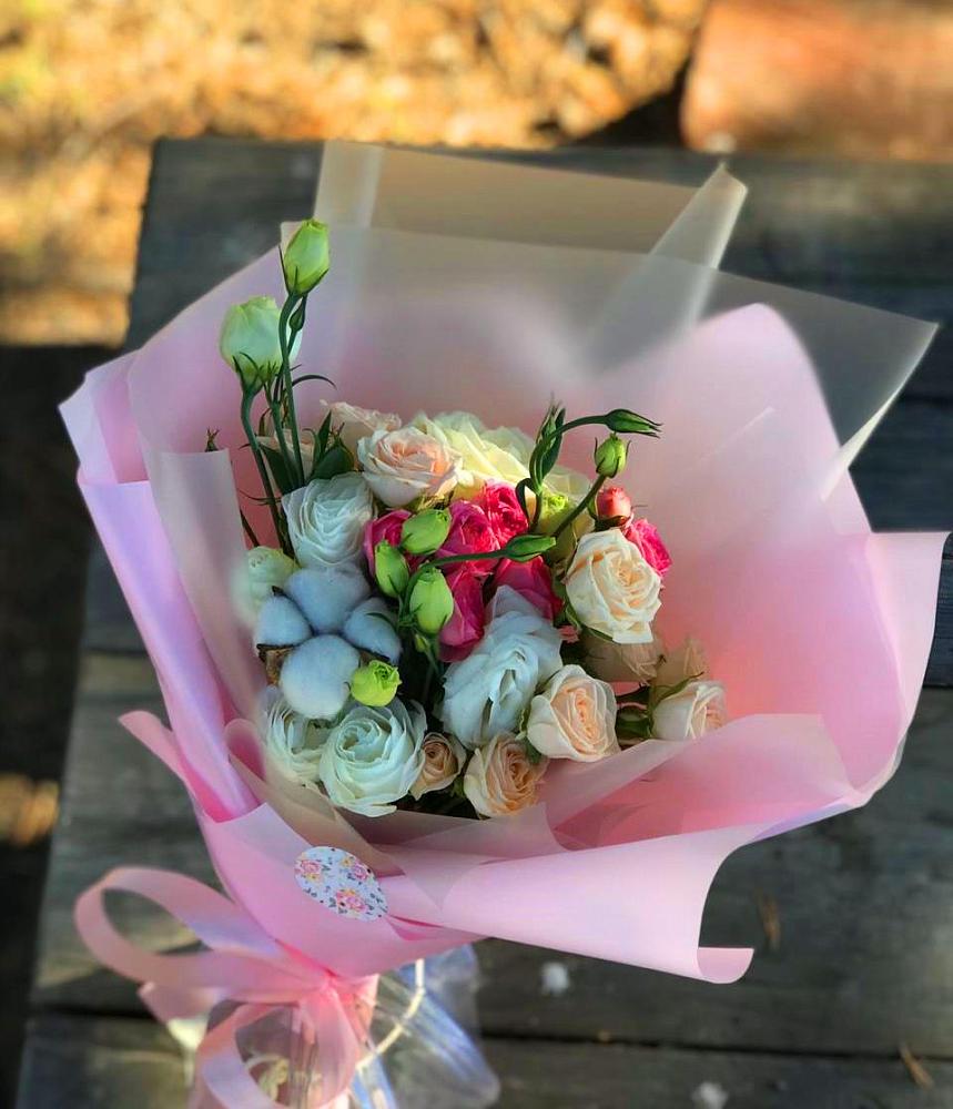 Букет цветов из: Розы и Лизиантусы в Атажукино