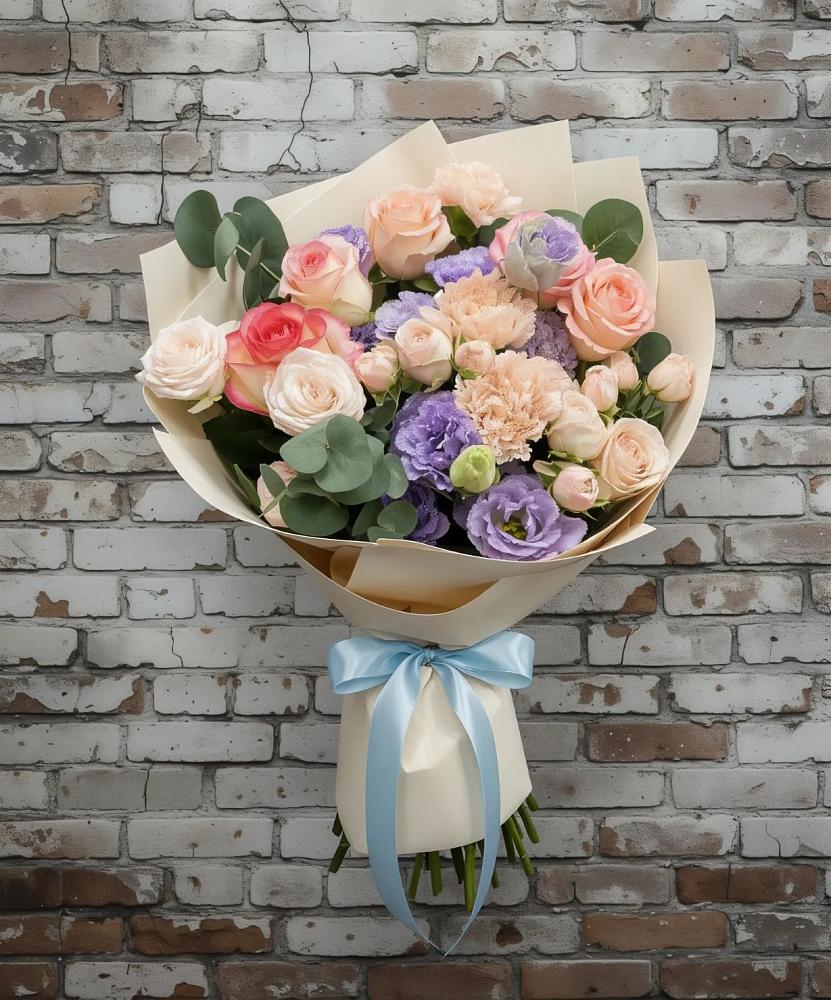 Букет цветов из: Розы, Лизиантусы и Гвоздики в Атажукино