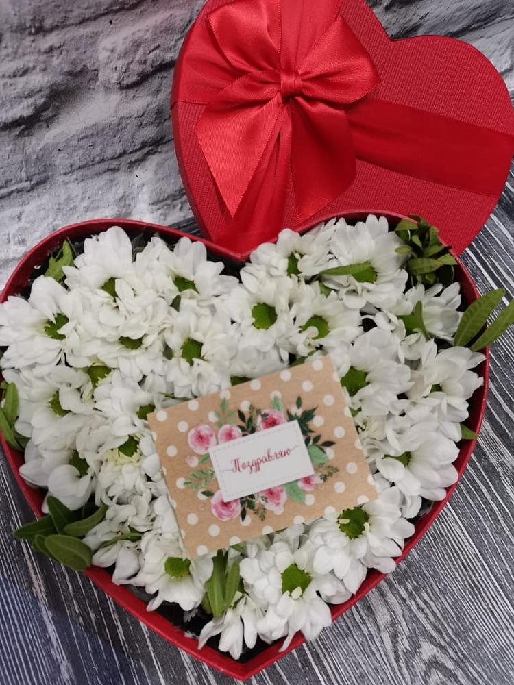 Цветочная композиция из Хризантемы в виде сердца в Атажукино
