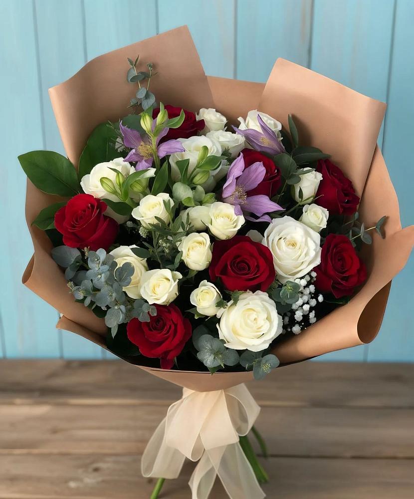 Букет цветов из: Розы и Альстромерии в Атажукино