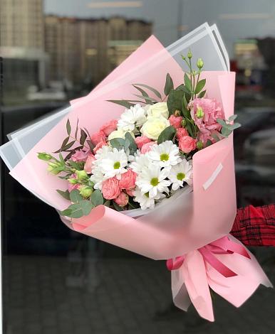 Букет цветов из: Розы, Лизиантусы и Хризантемы в Атажукино