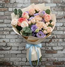 Букет цветов из:  Розы, Лизиантусы и Гвоздики в Атажукино